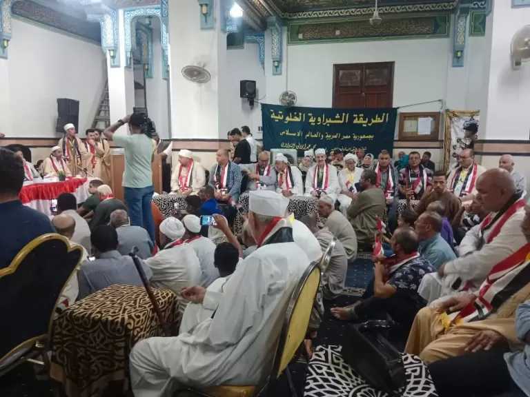 بالقرآن والذكر.. الشبراوية تحتفل بمولد السيدة زينب