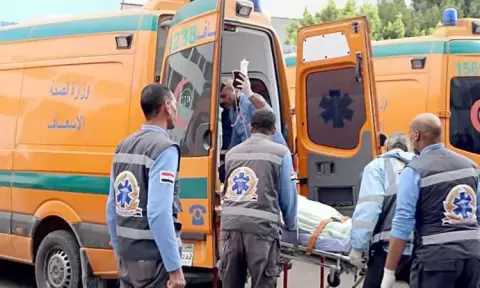 فريق بحث لكشف ملابسات العثور على جثه عامل داخل محطة صرف شبرابابل