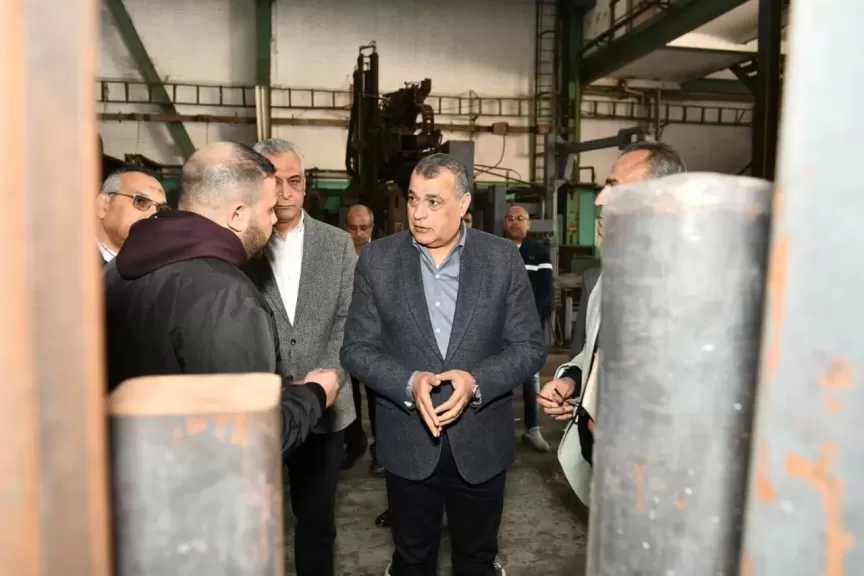 وزير الدولة للإنتاج الحربي يتفقد خطوط الإنتاج بشركة حلوان للصناعات الهندسية (مصنع 99 الحربي)