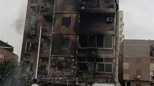 لافته عليهااسم الله لم تأكلها النيران..إنفجار اسطوانة بوتجازوراءحريق مطعم وعقار حدائق القبة لافته عليهااسم الله لم تأكلها النيران..إنفجار اسطوانة بوتجازوراءحريق مطعم وعقار حدائق القبة