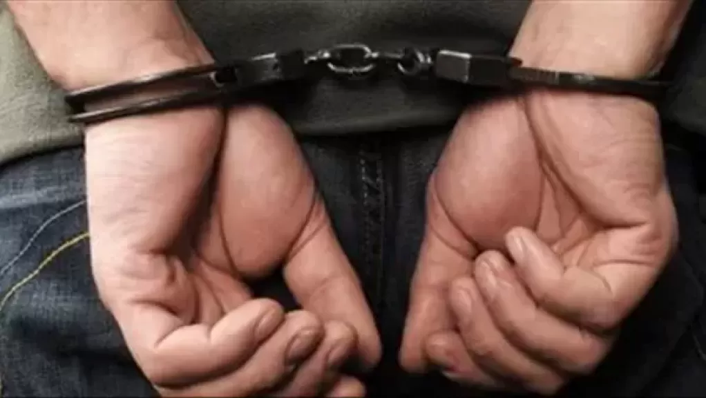 متهم بإدارة كيان تعليمي