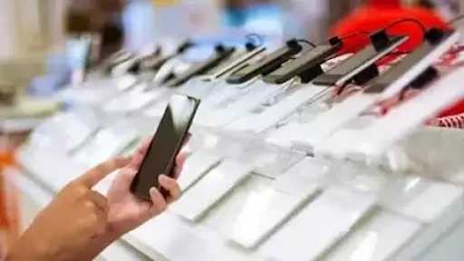 لا يمثلنا وآراؤه شخصية.. شعبة المحمول بغرفة القاهرة تتبرأ من تصريحات حمد النبراوي