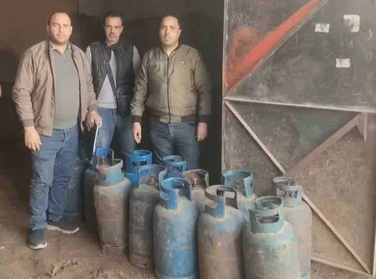 تموين البحيرة يضبط مخزن اسطوانات غاز يعمل بدون ترخيص