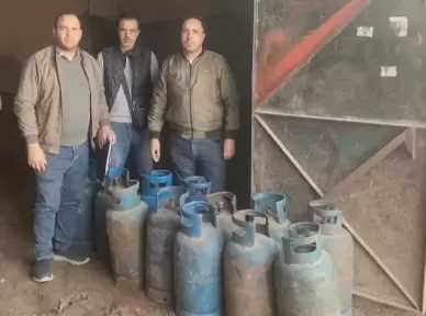 تموين البحيرة يضبط مخزن اسطوانات غاز يعمل بدون ترخيص