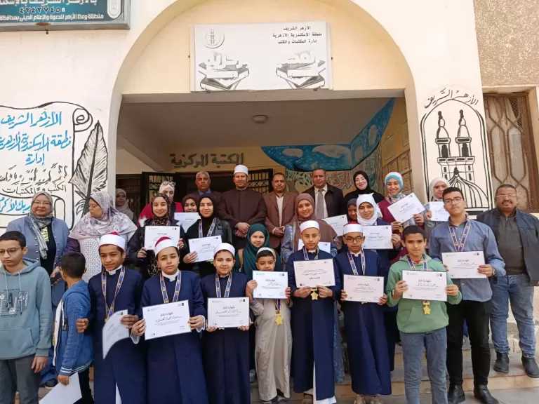 خزيمة يكرم الطلاب الفائزين في مسابقة تحدي القراءة العربي لمنطقة الإسكندرية الأزهريةتقديراً لتميزهم