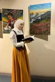 نجوان حسن عبدالله… فنانة تشكيلية تجمع بين البراعة الفنية والعمق الإنساني