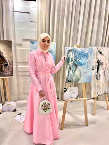 نجوان حسن عبد الله… فنانة برائحة الورد البلدي