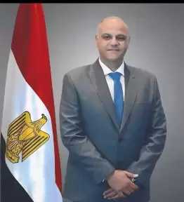 عطية محافظ اسكندرية  خليفا عن الفريق أحمد خالد