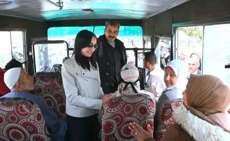 محافظ البحيرة تتابع منظومة النقل الداخلي وتستقل احد مركباتها بايتاى البارود