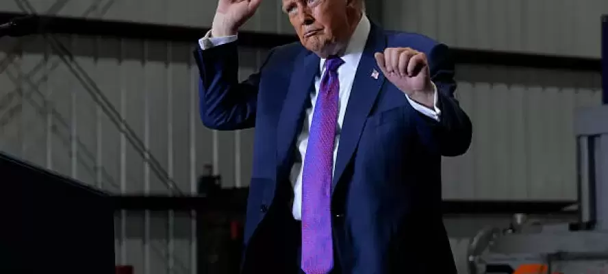 ترمب يبرر رسومه الجديدة وسط تشكيك بوجود أزمة