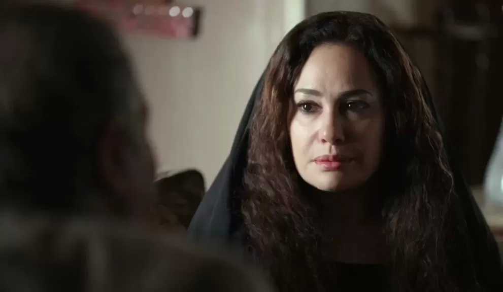 مساومة تكشف قوة هند صبري أمام رياض الخولي في مسلسل منّاعة