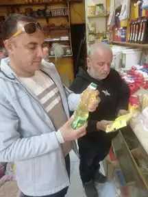 ضبط سردين بدون فواتير و424 عبوة غذائية منتهية الصلاحية بكوم حمادة