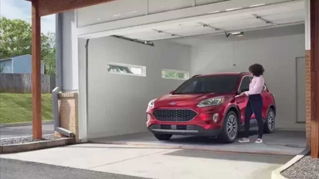 فورد تستدعي نسخ هجينة من Escape وCorsair لمعالجة خلل في البطاريات