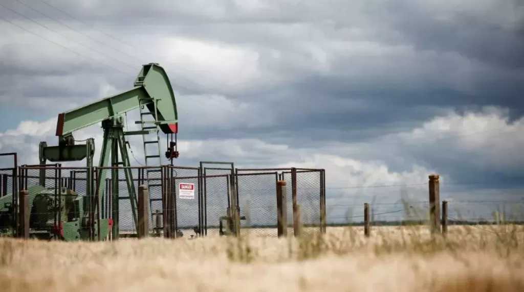 وسط طبول الحرب وتعثر المفاوضات.. النفط يقفز 2% ومخاوف من إغلاق  هرمز