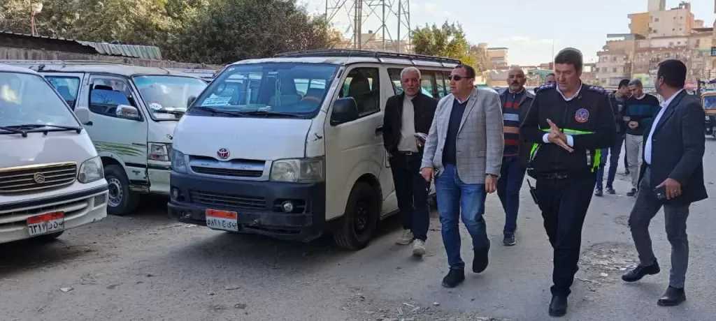 ميدانية مكثفة بمواقف الأجرة ومحطات الوقود بكفر الدوار لضبط التعريفة الجديدة ومنع استغلال المواطنين