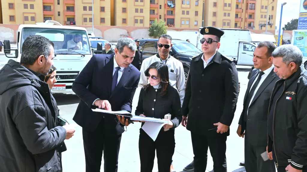 محافظ البحيرة تتفقد محطات الوقود بدمنهور لمتابعة توافر البنزين والسولار والالتزام بالأسعار الجديدة