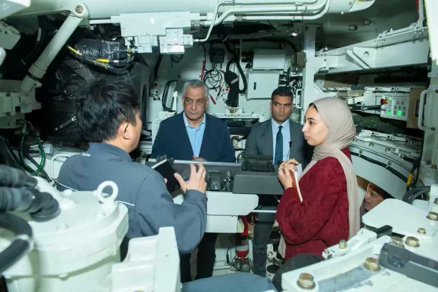 خلال جولة تفقدية مفاجئة ..  وزير الدولة للإنتاج الحربي: إنهاء المرحلة الأولى من تصنيع منظومة الهاوتزر (K9A1EGY)