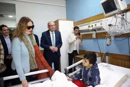 سفير تركيا لدى القاهرة صالح موطلو شن يزور مستشفى الناس الخيري