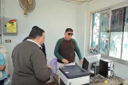 في أول أيام عيد الفطر المبارك.. رئيس مياه البحيرة يفاجئ مراكز شحن العدادات مسبقة الدفع