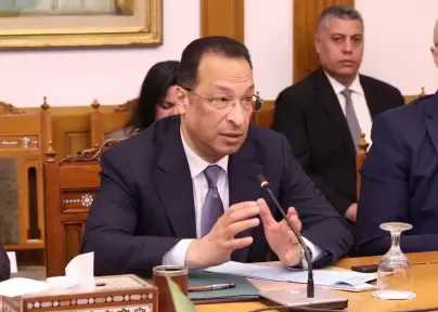 وزيرا الخارجية والاتصالات يبحثان التعاون في مجال التحول الرقمي وتطوير الخدمات القنصلية ويشاركان في تدشين طابع بريد المئوية الثانية لوزارة الخارجية