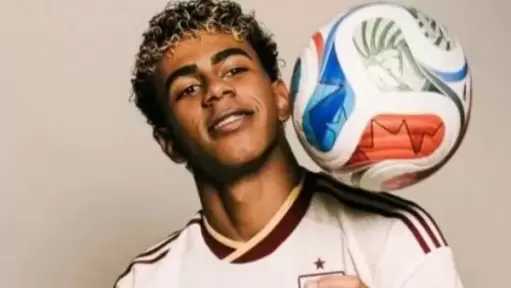 منتخب إسبانيا يظهر بالزي الثاني الجديد لأول مرة أمام صربيا