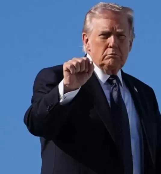 توقيع ترمب على الدولار: بين الرمزية السياسية والتأثير الاقتصادي