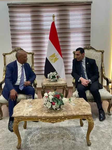 جوهر نبيل بصحبة باتريس موتسيبي