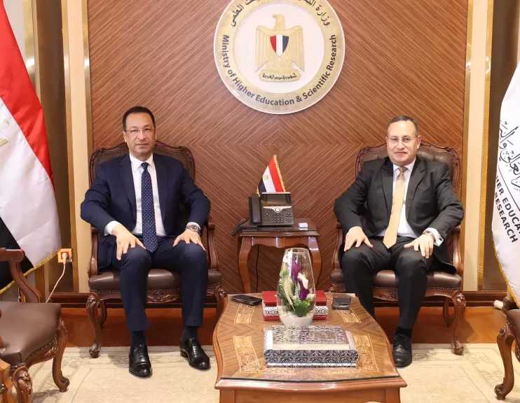 المهندس رأفت هندي: حريصون على تنفيذ التحول الرقمى على مستوى كافة الجامعات المصرية وتصميم برامج دراسية تقنية بمعايير دولية