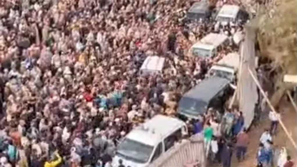 وسط دموع وصراخ الآلاف.. تشييع جنازة 9 أشخاص من قرية واحدة ضحايا حادث المنوفية