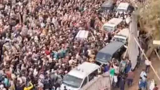 وسط دموع وصراخ الآلاف.. تشييع جنازة 9 أشخاص من قرية واحدة ضحايا حادث المنوفية