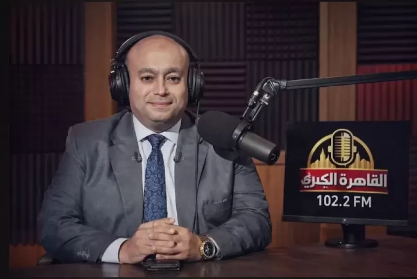 إسلام عوض، المحلل السياسي