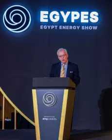 القائم بأعمال السفارة الامريكية روبرت سيلفرمان يحتفل بالتميّز الأمريكي في مجال الطاقة في EGYPES 2026