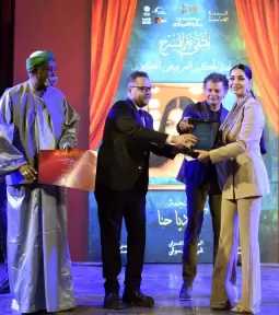 تكريم النجمة كلوديا حنا في ملتقى نغم المسرحي بالإسكندرية