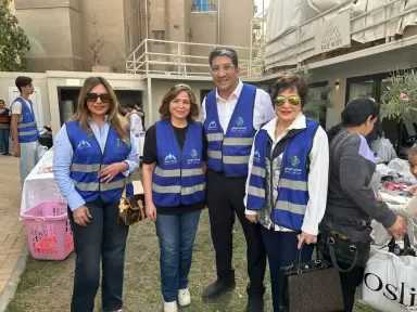 إلهام شاهين وليلى علوي ولبلبة يشاركن في توزيع ملابس العيد بمؤسسة راعي مصر