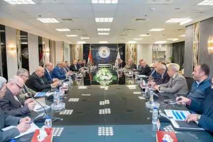 وزير الدولة للإنتاج الحربي يبحث مع محافظ القاهرة مستجدات التعاون في مجالات النقل الأخضر وإدارة المخلفات