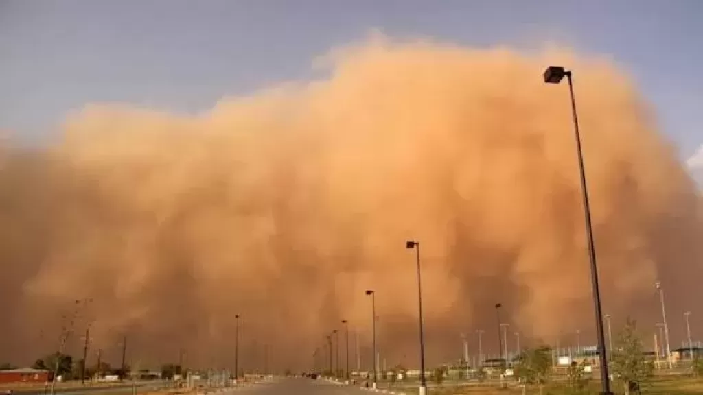 رياح نشطة وامطار خفيفة