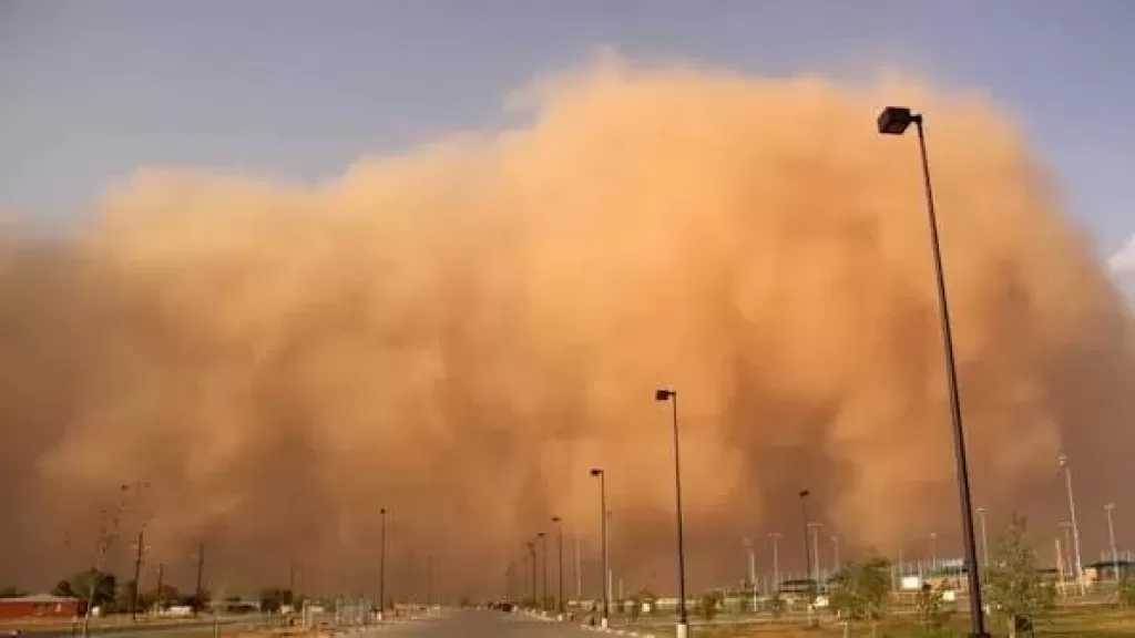 تقلبات في طقس الجمعة بمصر.. رياح نشطة وفرص أمطار خفيفة