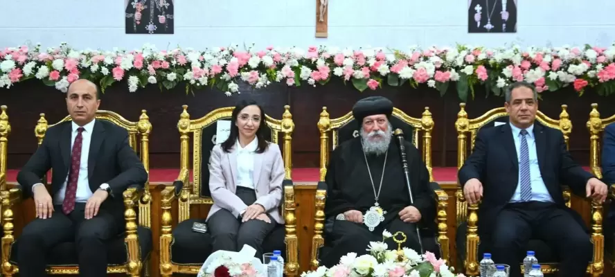 محافظ البحيرة ومدير الأمن يقدمان التهنئة لنيافة الأنبا إيلاريون بمطرانية دمنهور
