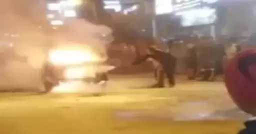 قوات الحماية المدنية بالإسكندرية تنقذ توك توك تلتهم به النيران