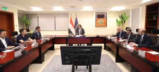 وزير الاتصالات وتكنولوجيا المعلومات يبحث مع شركة هونر HONOR العالمية خططها المستقبلية لتصنيع الهواتف الذكية في مصر بجودة