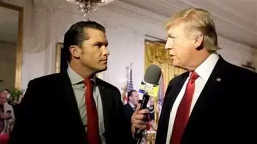 وزير الحرب الأمريكى يزيف آية إنجيلية داخل البنتاجون ويثير عاصفة من الجدل