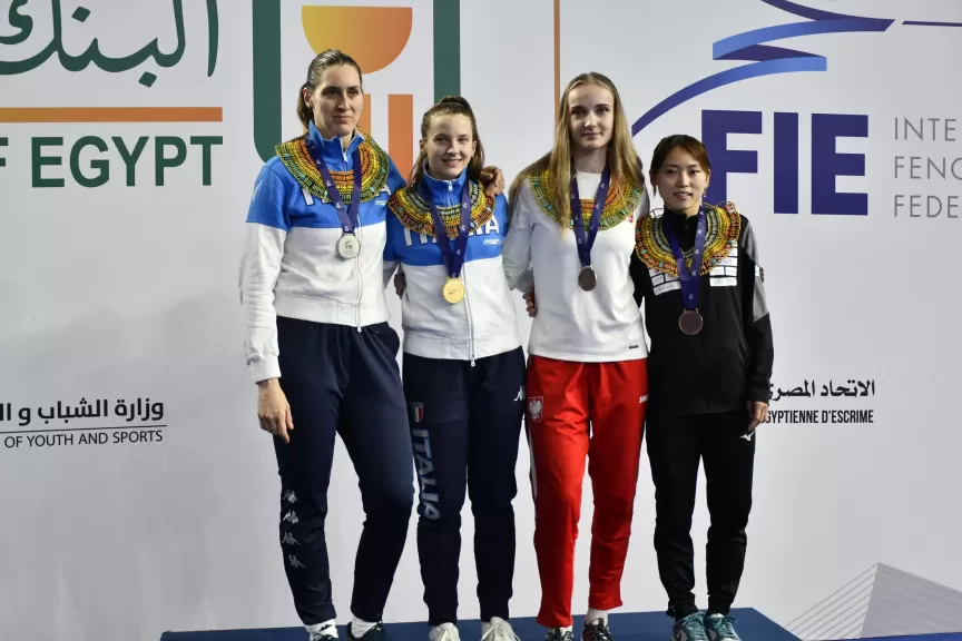 تتويج اللاعبات 