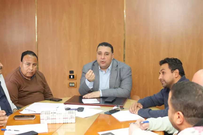 رئيس مياه البحيرة يعقد اجتماعات متتالية مع مراكز البحيرة استعدادًا لفصل الصيف ومواجهة المناطق الساخنة