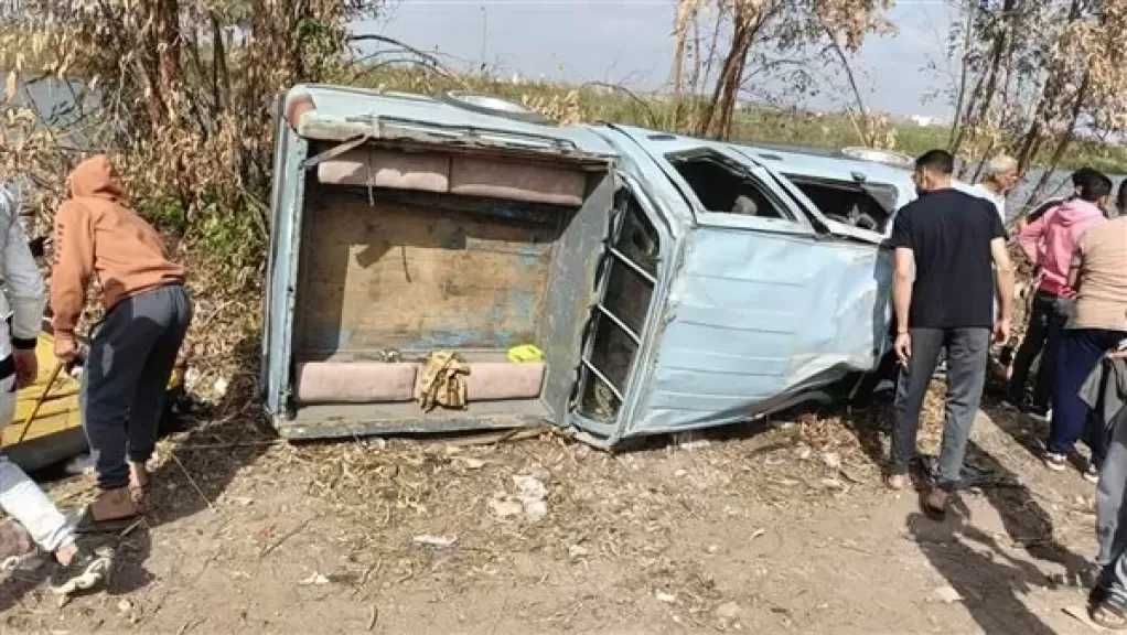 إصابة 7 أشخاص في انقلاب سيارة دوبل كابينة بطريق كوم حمادة بالبحيرة