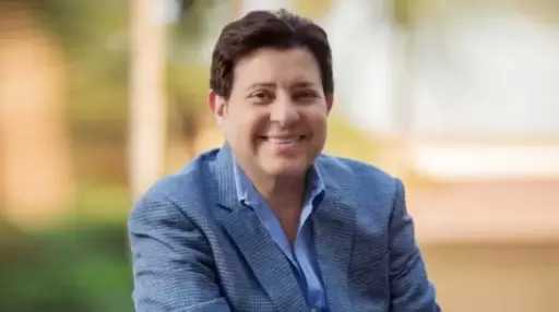 تطورات الحالة الصحية لـ الفنان هاني شاكر.. فقد الوعي بشكل كامل