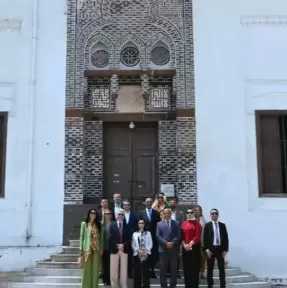 من قلب رشيد التاريخية ومن أمام مسجد أبو مندور الأثري محافظ البحيرة تستقبل وفد الإتحاد الأوروبى