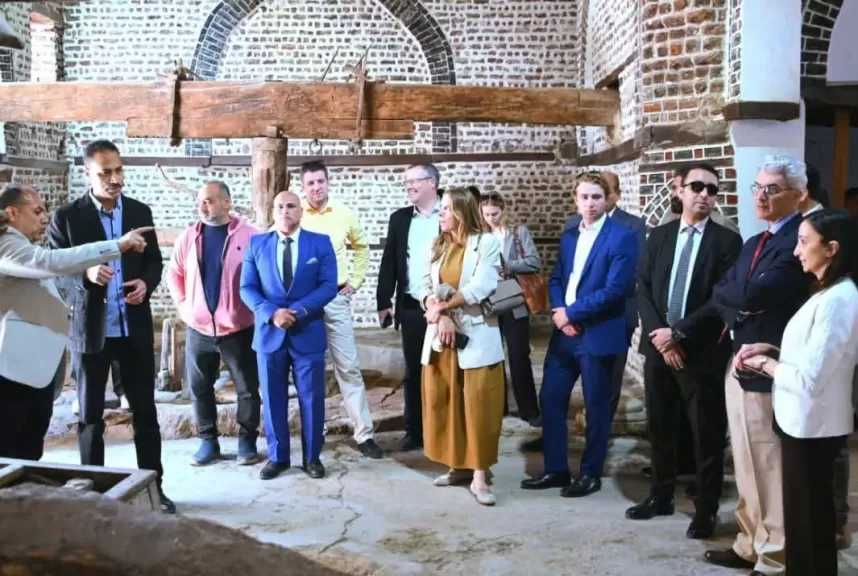 محافظ البحيرة ووفد الاتحاد الأوروبي في جولة تاريخية برشيد بين روائع الحضارة وكنوز التاريخ