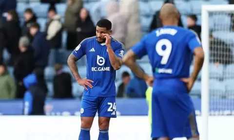 سقوط مدوٍ لبطل المعجزة.. ليستر سيتي يهبط إلى الدرجة الثالثة في انهيار تاريخي