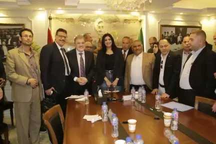 لجنة الاتصال السياسي بالبحيرة تعرض رؤيتها لتفعيل دورها المجتمعي خلال اجتماع رئيس حزب الوفد