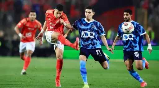 صدام ناري في سباق القمة.. الأهلي يتحدى بيراميدز لاستعادة الانتصارات